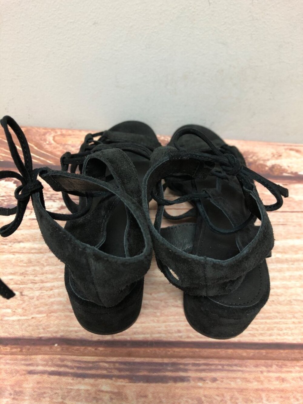 Frye Chrissy Side Ghillie Black Suede Strappy Gladiator Sandals Womens 6 (9g44) - Picture 4 of 10